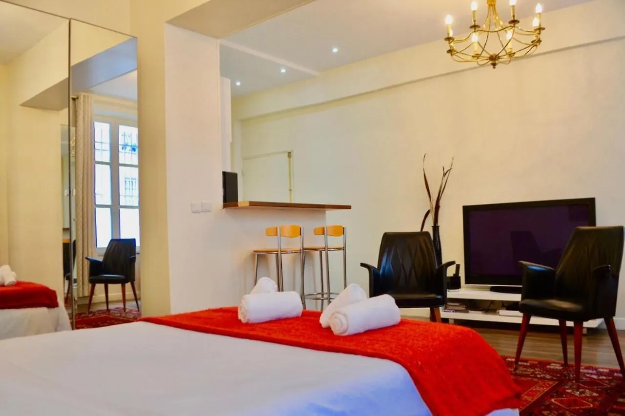 1 Bedroom Apartment In The Heart Of The Marais Area Paris