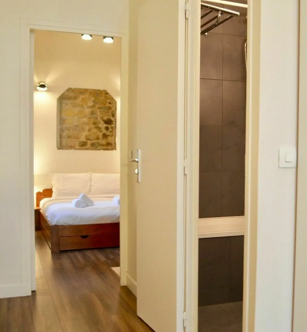 1 Bedroom Apartment In The Heart Of The Marais Area Paris